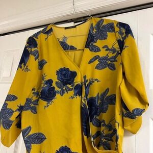 West Kei Yellow and blue floral blouse with a boho touch